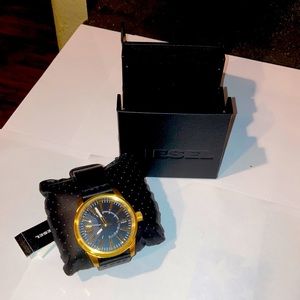 Men’s Diesel beautiful 1801  black and gold watch